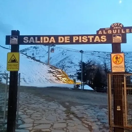 Todosierranevada Zona Baja -plaza Principal-junto A Telecabinas * Сьерра-Невада
